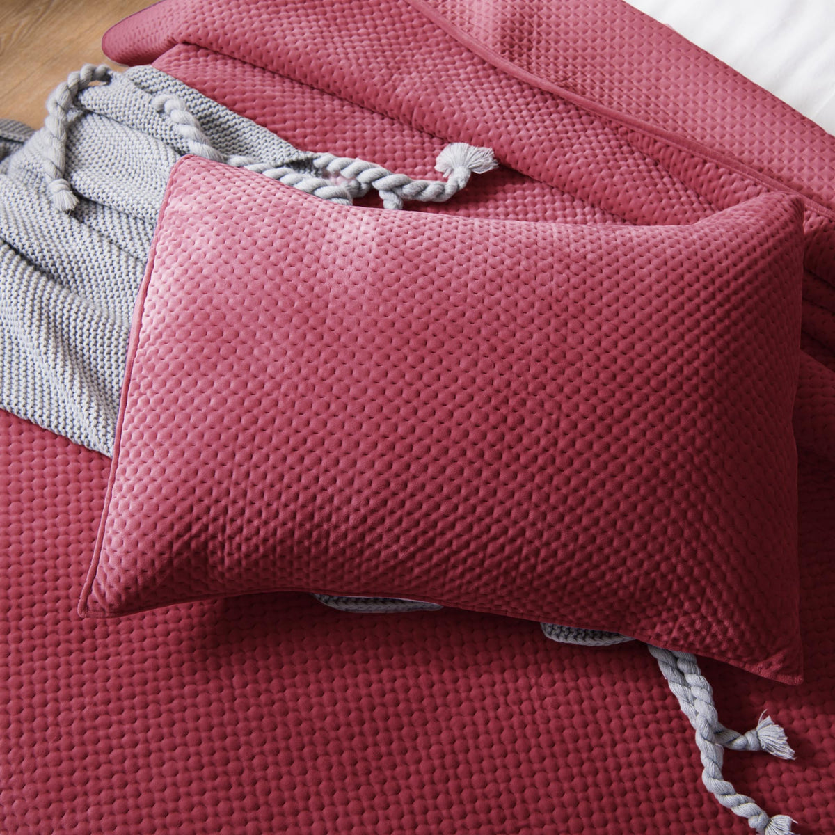 Kasentex Plush Velvet Quilt Set – Queen/King