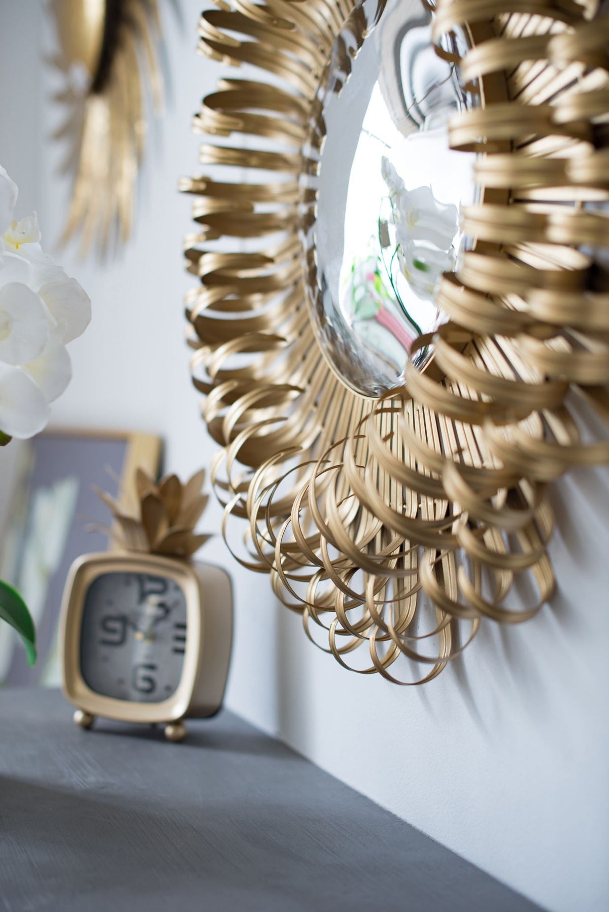 Sunburst Design Wall Mirror with Decorative Gold Finish - Modern Entryway