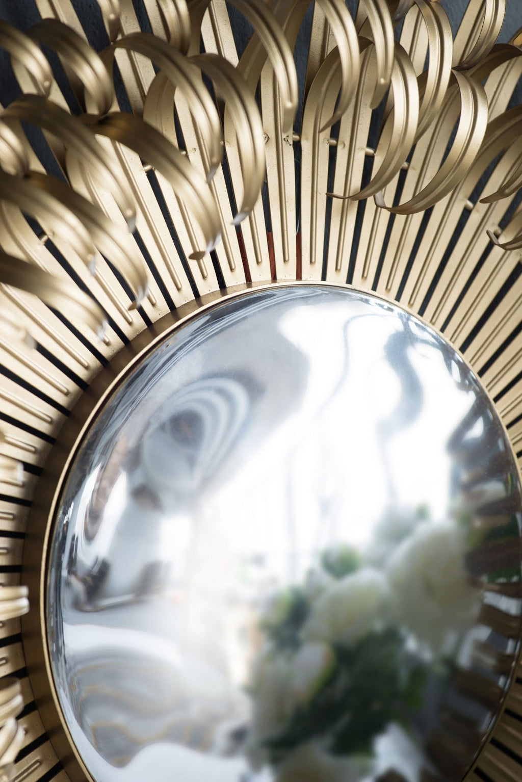 Sunburst Design Wall Mirror with Decorative Gold Finish - Modern Entryway