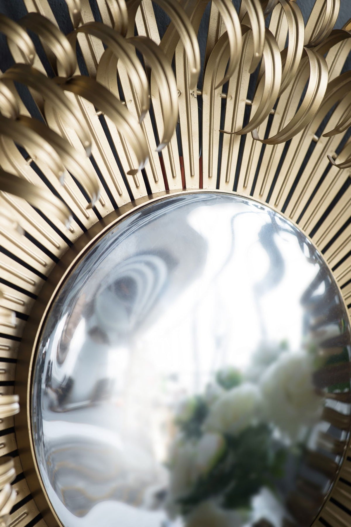 Sunburst Design Wall Mirror with Decorative Gold Finish - Modern Entryway