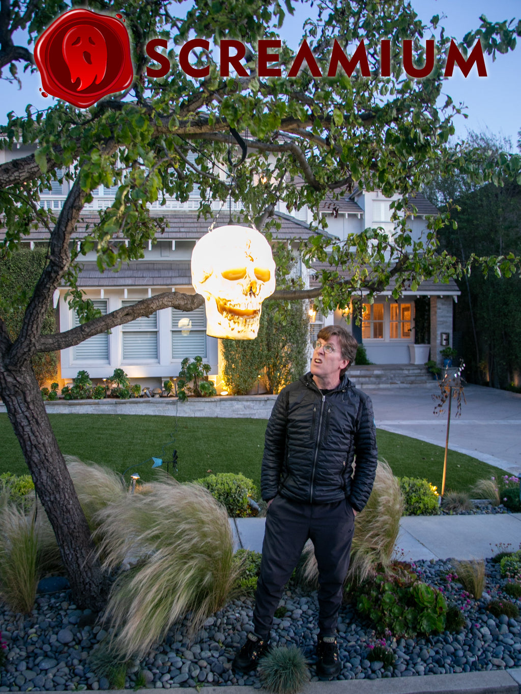 Giant Skull Pendant Lantern Prop 20-Inch-Tall Waterproof Outdoor Halloween Decoration