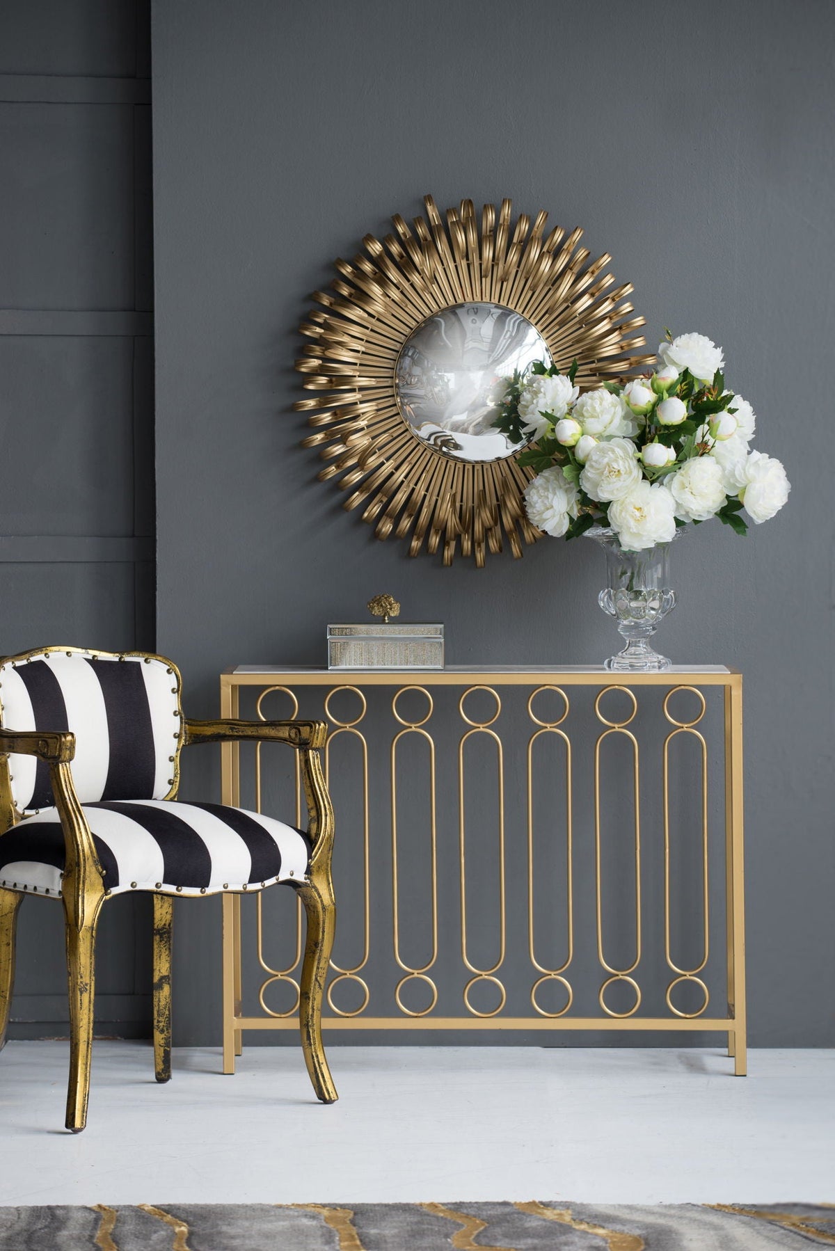 Sunburst Design Wall Mirror with Decorative Gold Finish - Modern Entryway