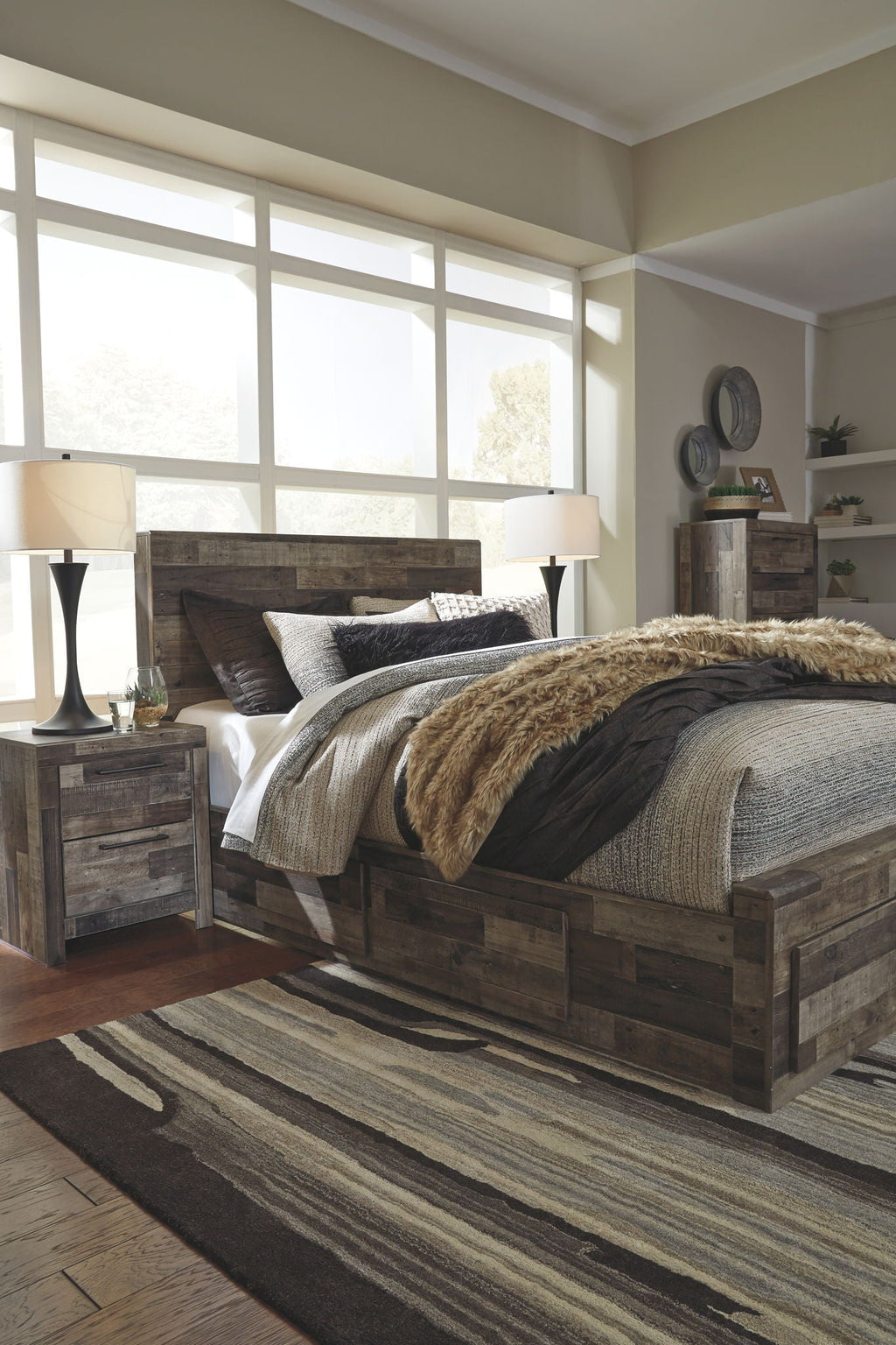 Derekson Panel Bedroom Set
